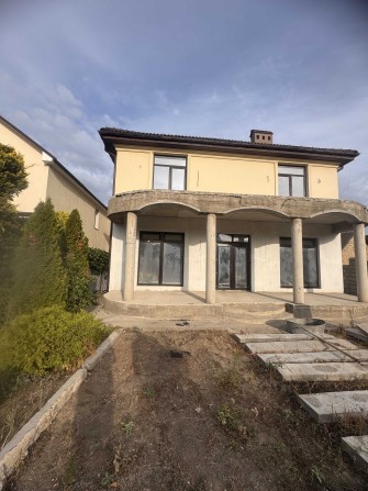 Дом 280м² в Червоном Хуторе: 5 спален, подвал 80м², 2 террасы. 5 соток - фото 1