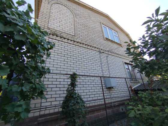 Продам  2х.этажный дом капитальной постройки цена 35т Великодолинське