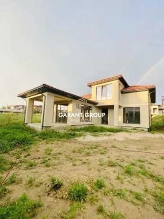 Сучасний двоповерховий будинок у Совіньйоні - фото 1