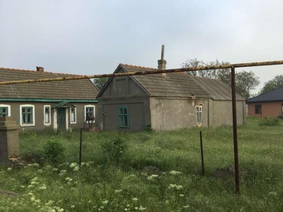 Нерубайское центр красивый делимый участок со старым домом под ремонт.