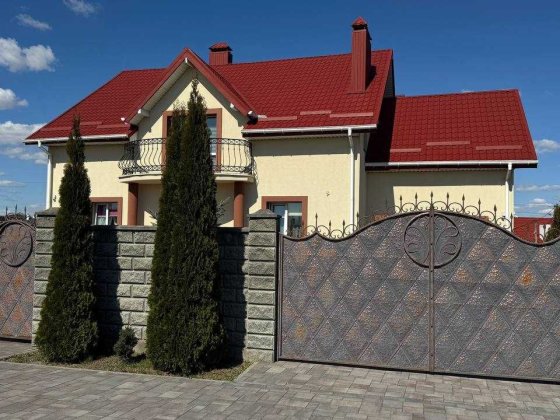 Укомплетований будинок з ремонтом площею 218 м2, на ділянці 16 сот. Біла Криниця!!! Біла Криниця
