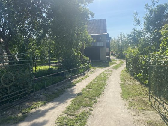 БУДИНОК+Велика Земельна ділянка .ОСТРОГ Острог