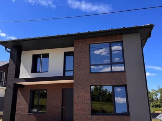 Продаж 2 поверхового будинку з балконом і ділянкою на 5 соток, 170 кв. Байківці