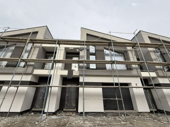 Продається 2-поверховий дуплекс з ділянкою 2 сотки, 4 кімнати поблизу Тернополя - в с. Біла Біла