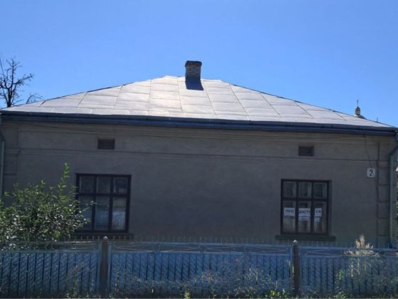 Продається будинов в смт Підволочиськ простора чотирикімнатна хата