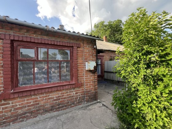 Частина будинку на богополі біля церкви Первомайск