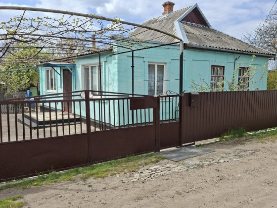 Продам гарний будинок, район ПМК,недалеко від центра міста. Первомайск