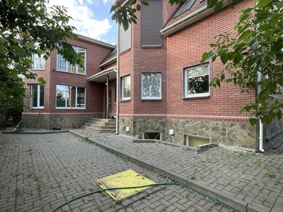 Продам будинок 317 кв.м., 10 соток, Мала Данилівка
