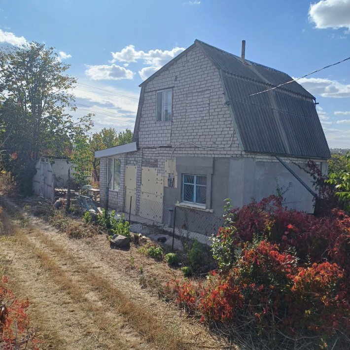 Продам дачний будинок,від центра міста 4км,є можливість прописки - фото 1