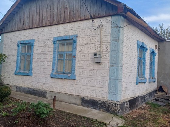 Продам будинок на великій ділянці 10 соток,район колледжу Первомайск