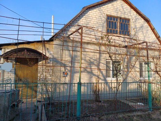 Продаю гарний будинок біля річки