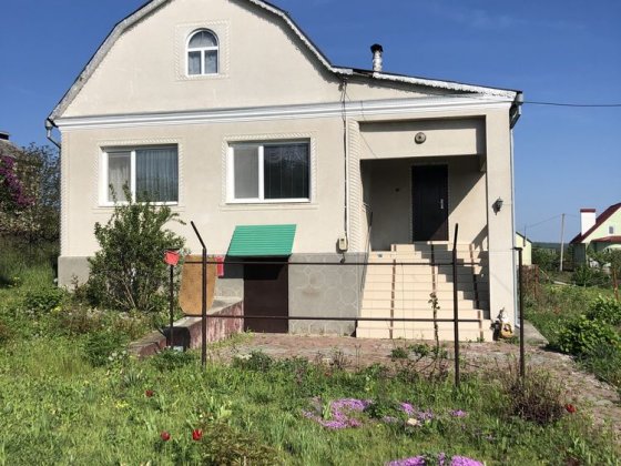 Продам чудовий дім від власника в 5- ті км від міста Камʼянец-Поділький. Довжок