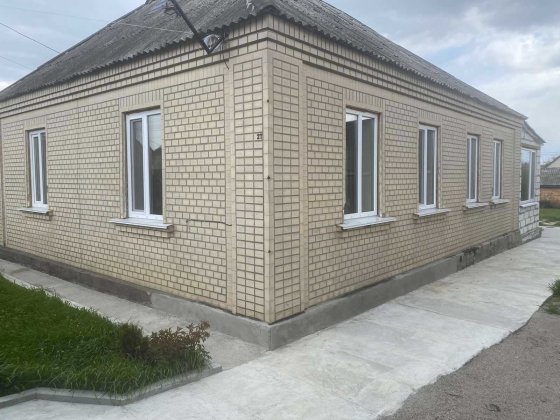Продаж доглянутого будинку з ремонтом в місті Корсунь-Шевченківський Корсунь-Шевченківський