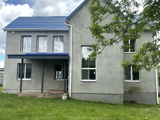 Продам  Великий  просторий Будинок Жашків