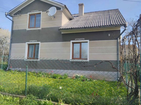 Затишний будинок Сторожинець