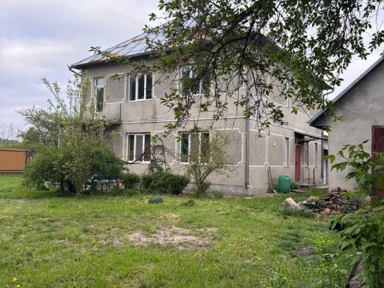 Продається великий двоповерховий будинок у Глибоці Глибока