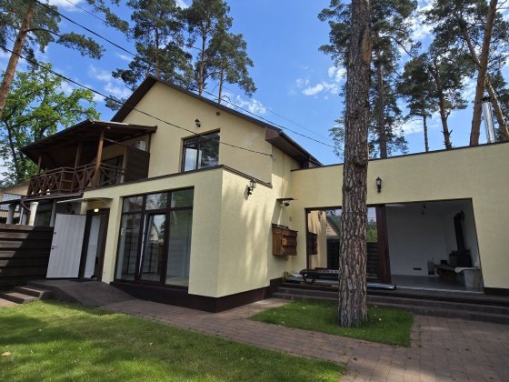 Продаж сучасного квадробудинку в Лісовій Бучі 120м2 2,5сотки. Є камін, тераса, балкон. Буча