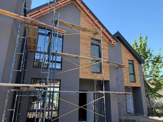 Таунхауси в Бучі в тихій локації, ГАЗ підключений, 100м2, передня окрема ділянка Буча