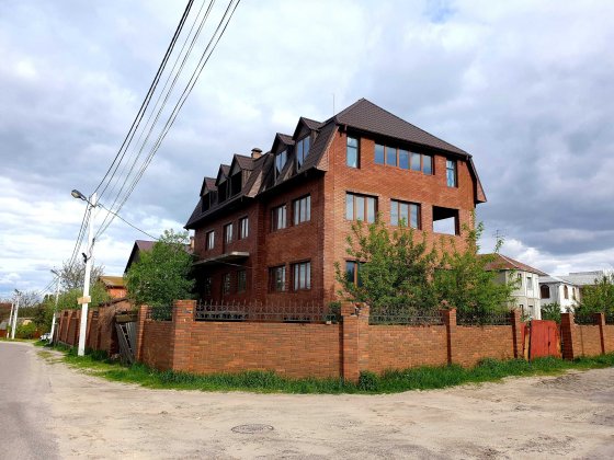 Від ВЛАСНИКА  .Будинок з участком ,початок Броварів Бровары