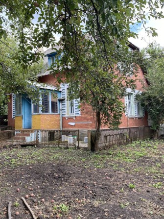 Продам двоповерховий будинок в центрі міста. - фото 1