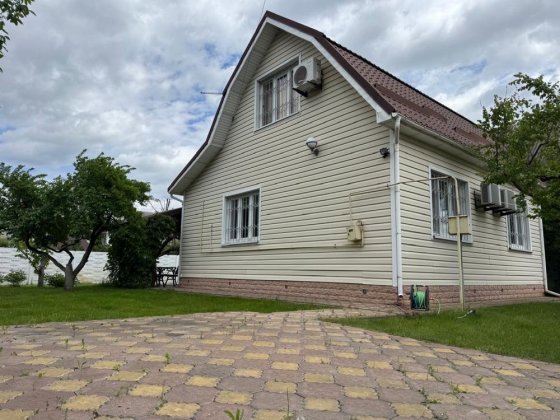 Осокорки, первый шлюз, дом возле Днепра