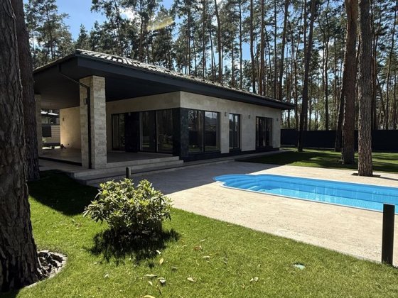 Одноповерховий будинок 230 м², 15 соток, з басейном у лісовій Бучі