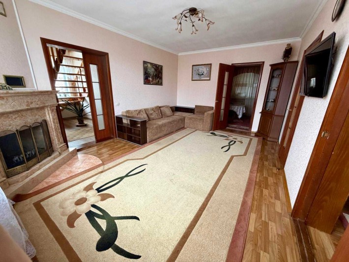 Продам будинок 309 кв.м. та ділянка 13 соток, м. Бориспіль, (149000): - фото 1