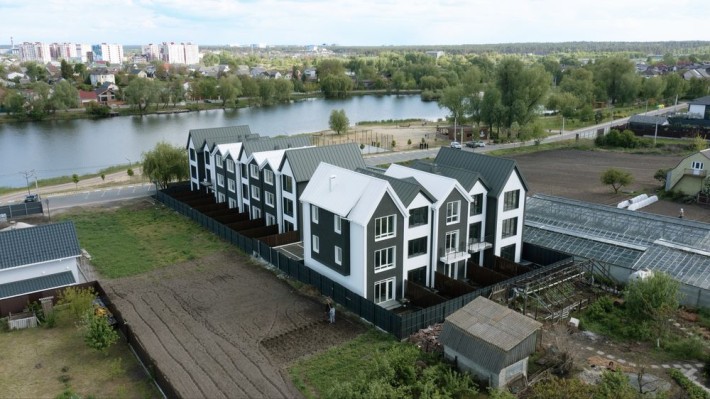 Таунхаус біля озера. 4 км від Києва. 100 м². Акційна ціна - фото 1