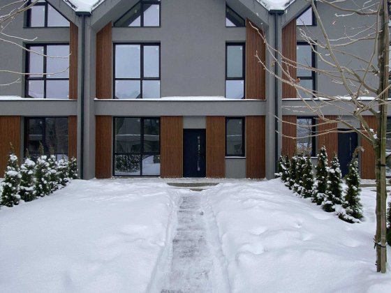 Просторий таунхаус 160 м² з підвалом і мансардою