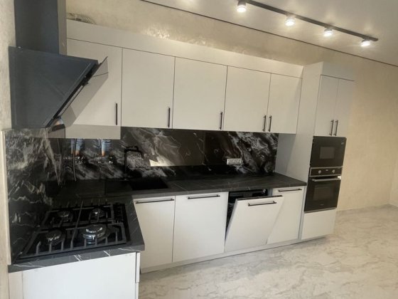 Продам таунхаус в Бучі з новим ремонтом, окремий двір 122.000 $ Буча