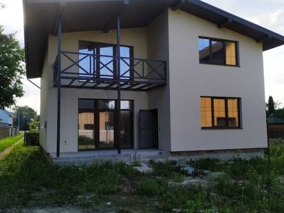 Продаж 2 поверхового будинку з верандою на вул. Коновальця Євгена Івано-Франківськ