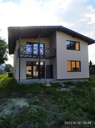 Продаж 2 поверхового будинку з верандою на вул. Коновальця Євгена - фото 1