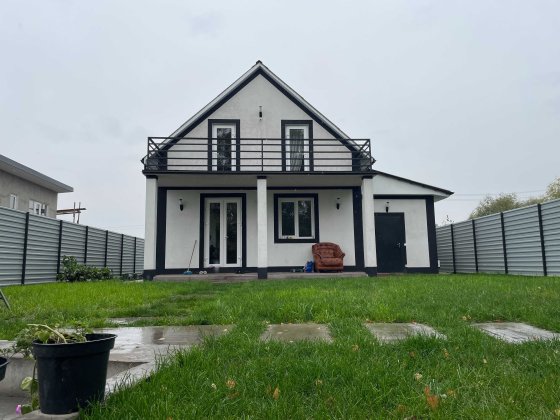 Будинок біля озера в Осокорках — комфорт, простір, гармонія з природою