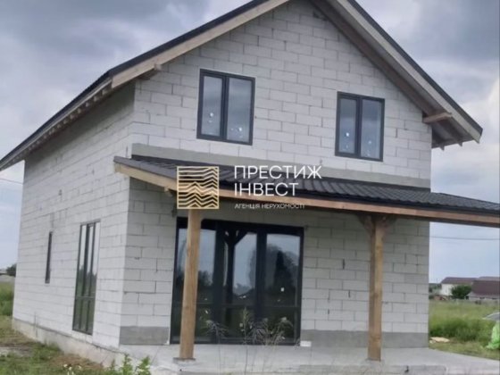 Продаж 2-поверхового будинку з терасою
