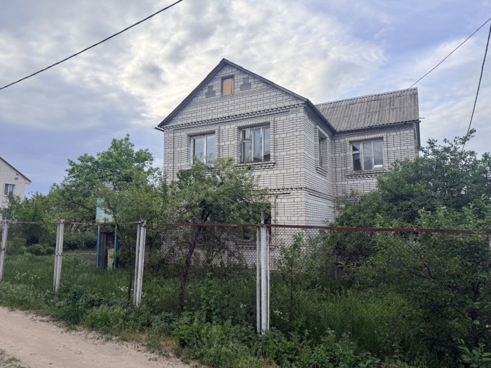 Терміновий продаж!Якісний цегляний будинок з гаражем та закритою територією 6 соток  вул. Малинова - фото 1