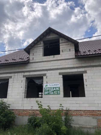 Стоянка продам будинок для великої родини на два входи - фото 1