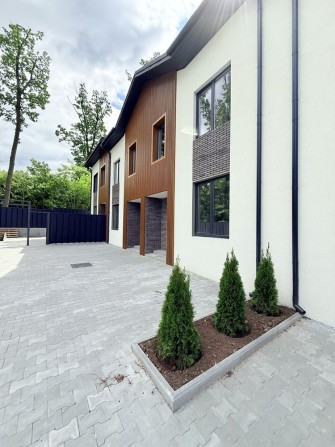 Таунхаус 87 м² + мансарда в Ірпені, вул. Надсонова — $86 000. Всі центральні комунікації, асфальтова - фото 1
