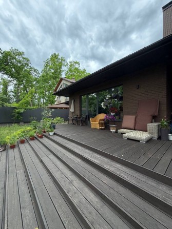 Продаж будинку з ремонтом - 290м2, ділянка -14 соток в місті Буча, повністю автономний, камін, терас - фото 1