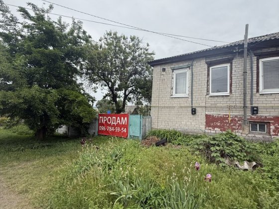 Продам 1/2 будинку р-н 2 Занасип , земля 5 соток ( можна по держпрогр.) Кременчуг