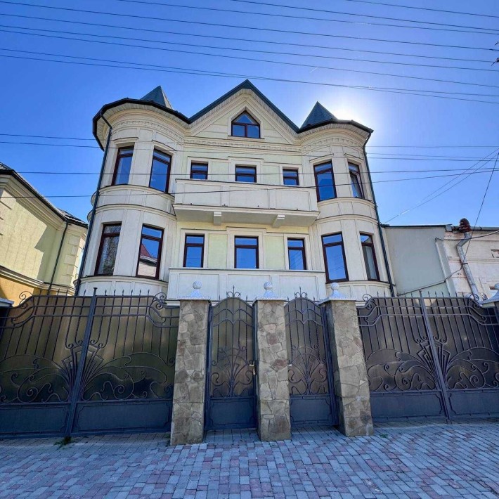 Продам клубний будинок з двома окремими квартирами біля парку Шевченка - фото 1