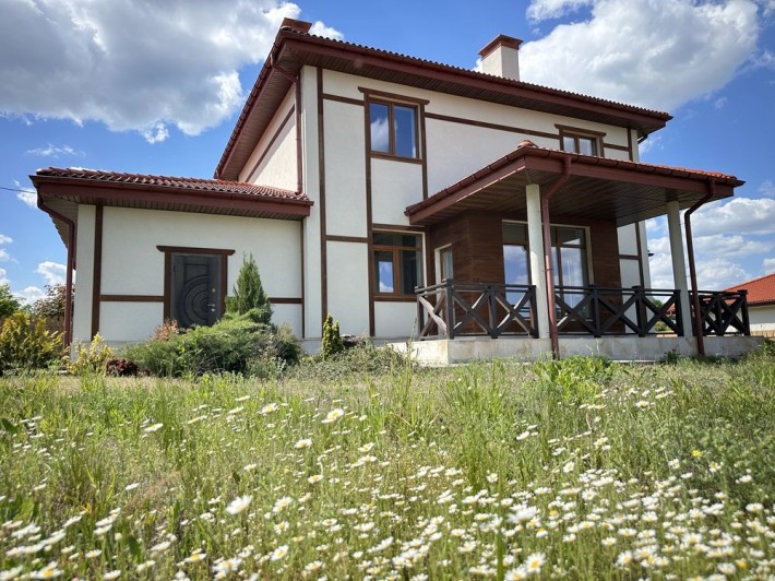 Продам унікальний двоповерховий будинок в Бучі - фото 1