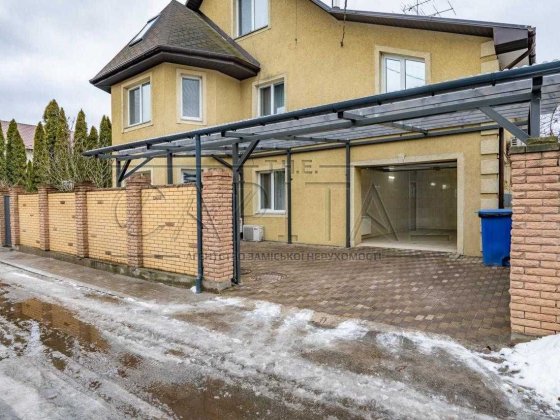 Продаж будинок  газ озеро гараж навіс генератор камін осокорки без заторів Киев