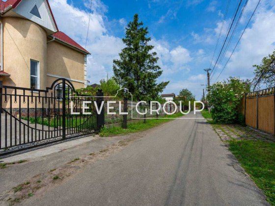 Продаж будинку  200м2 на Осокорках — 5 км від метро Славутич.