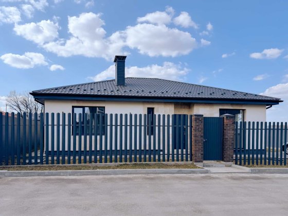 Новий одноповерховий будинок у лісовій Бучі — 134 м², 6 соток