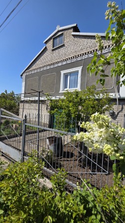 Продам будинок в селищі Незалежне - фото 1