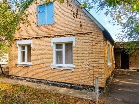 Продам будинок з ділянкою 5 соток. Є газ, центр. вода, єлектрика. Ірпінь