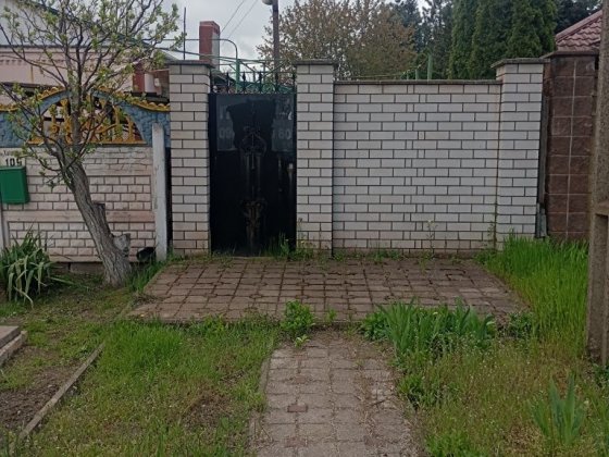 Продам 1/2дома в нормальном состоянии по вул.Харцизька Кривий Ріг