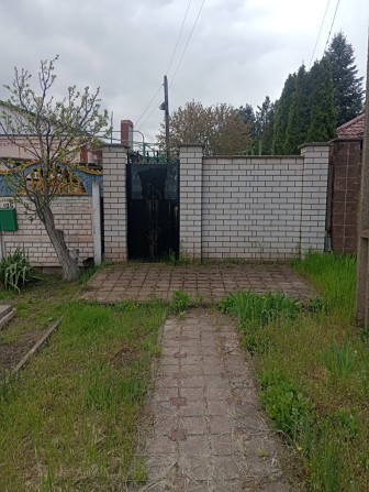 Продам 1/2дома в нормальном состоянии по вул.Харцизька - фото 1