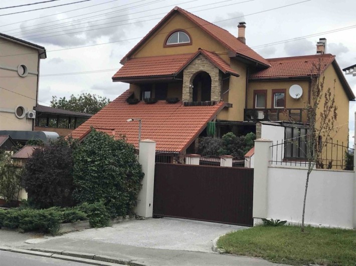 Продаж 3 поверхового будинку з балконом і ділянкою на 3.1 сотки, 408.6 - фото 1