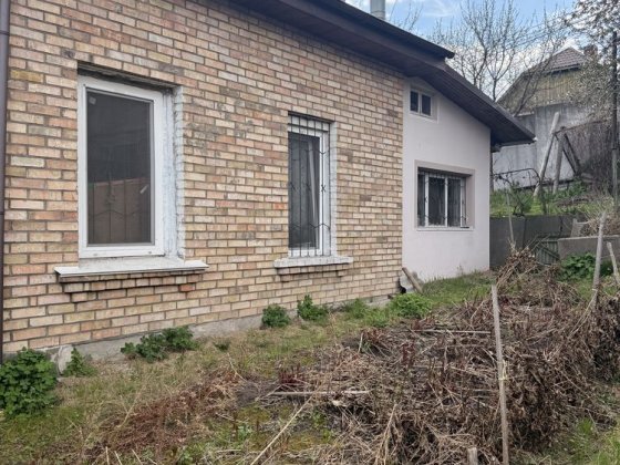 Продаж земельної ділянки з будинком Київ